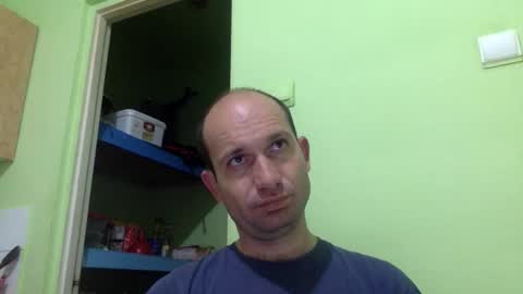 Snapshot of sparei7 chatting on May 17, 2026, 9:44 pm Snaiky online show from May 17, 2026, 9:44 pm