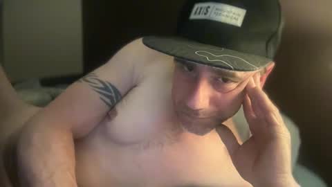 Snapshot of sparker1169 chatting on December 27, 2024, 1:07 pm Dad online show from December 27, 2024, 1:07 pm