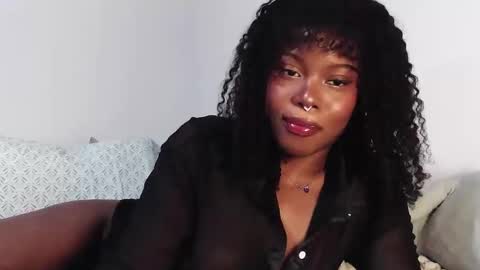 Snapshot of sparklingsoleil chatting on November 10, 2025, 3:00 pm Soleil online show from November 10, 2025, 3:00 pm