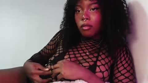 Snapshot of sparklingsoleil chatting on November 20, 2025, 2:28 pm Soleil online show from November 20, 2025, 2:28 pm