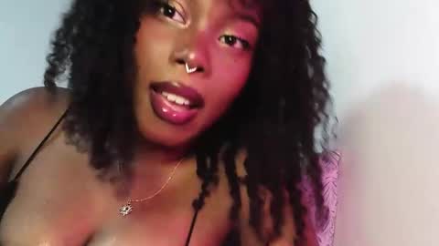 Snapshot of sparklingsoleil chatting on November 24, 2025, 2:06 pm Soleil online show from November 24, 2025, 2:06 pm