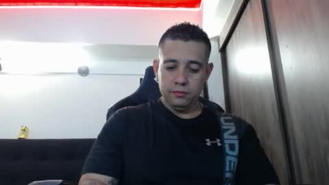 Snapshot of spartacus_cam chatting on May 20, 2026, 5:13 am online show from May 20, 2026, 5:13 am