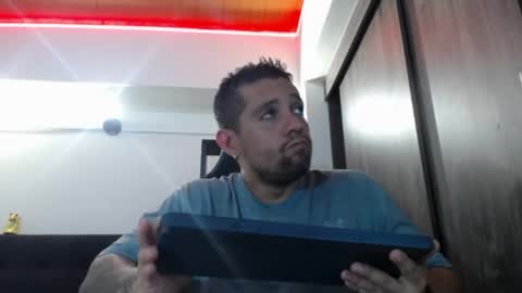 Snapshot of spartacus_cam chatting on June 5, 2026, 6:52 am online show from June 5, 2026, 6:52 am