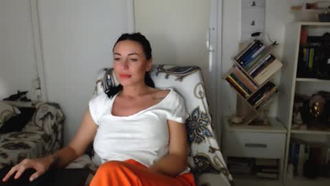 Carla online show from September 19, 2025, 3:02 pm