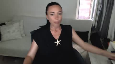 Carla online show from June 19, 2026, 1:37 pm