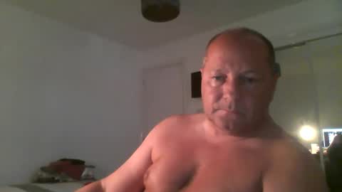 Snapshot of spidey1051a chatting on May 17, 2026, 9:28 am spidey1051a online show from May 17, 2026, 9:28 am