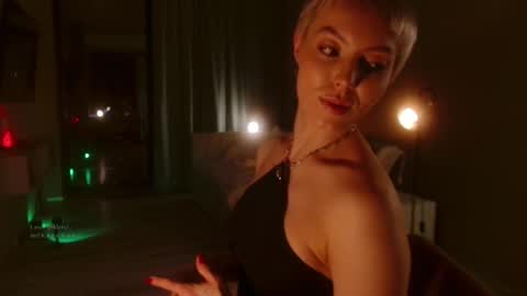 Elizabeth online show from November 19, 2025, 5:13 pm