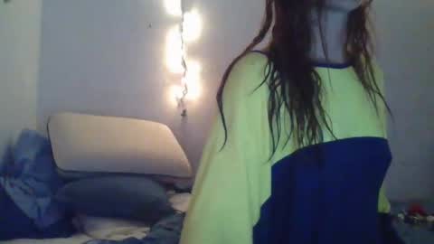 Snapshot of spinwithus chatting on January 4, 2025, 1:21 am Rose online show from January 4, 2025, 1:21 am