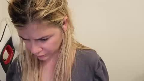 FREE ONLY FANSy online show from September 25, 2025, 6:22 pm