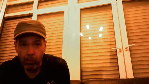 Snapshot of spliffray chatting on May 3, 2026, 11:33 pm spliffray online show from May 3, 2026, 11:33 pm