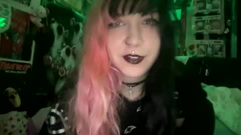 Pixie online show from October 22, 2025, 3:56 pm