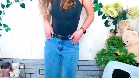 Karina online show from March 13, 2026, 9:38 am