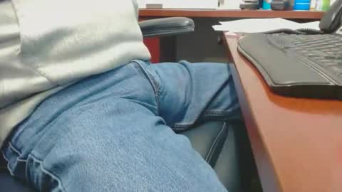 Snapshot of squirrelly82 chatting on November 10, 2025, 9:47 pm make me cum c2c talk to me online show from November 10, 2025, 9:47 pm