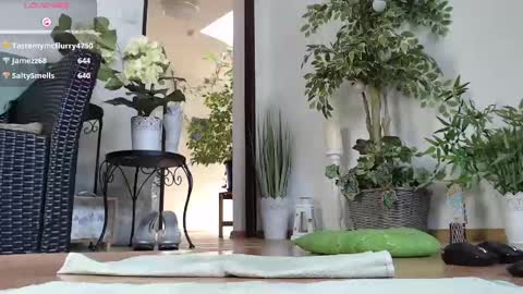 Snapshot of squirtmanica chatting on February 16, 2025, 10:32 am Monica online show from February 16, 2025, 10:32 am