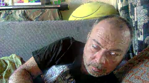 Snapshot of srekos38 chatting on February 15, 2025, 8:11 am srekos38 online show from February 15, 2025, 8:11 am