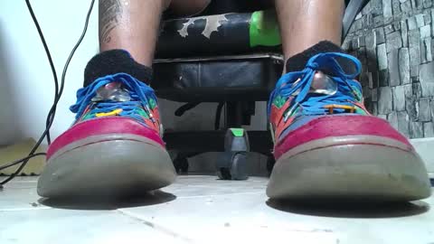 Snapshot of srfindomfeet_ chatting on May 9, 2026, 10:59 pm sr master cum its my old account online show from May 9, 2026, 10:59 pm