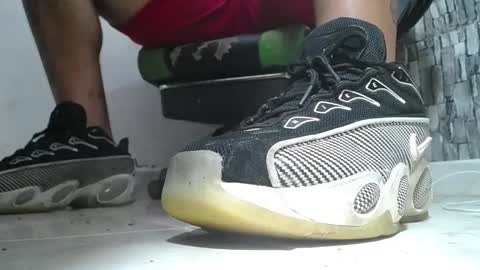 Snapshot of srfindomfeet_ chatting on May 14, 2026, 5:58 am sr master cum its my old account online show from May 14, 2026, 5:58 am