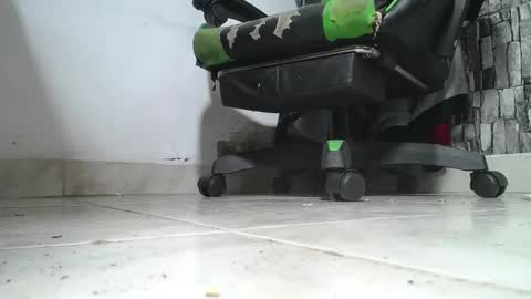 Snapshot of srfindomfeet_ chatting on May 19, 2026, 1:56 am sr master cum its my old account online show from May 19, 2026, 1:56 am