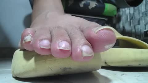 Snapshot of srfindomfeet_ chatting on May 20, 2026, 5:57 am sr master cum its my old account online show from May 20, 2026, 5:57 am