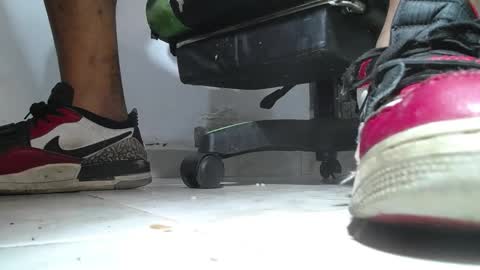 Snapshot of srfindomfeet_ chatting on May 21, 2026, 12:28 am sr master cum its my old account online show from May 21, 2026, 12:28 am