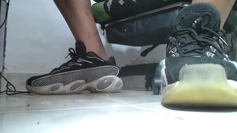 Snapshot of srfindomfeet_ chatting on May 22, 2026, 9:53 pm sr master cum its my old account online show from May 22, 2026, 9:53 pm
