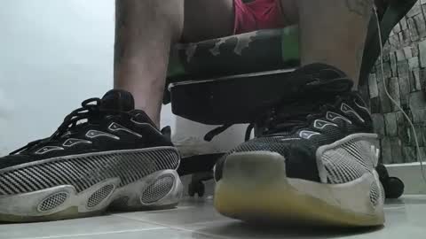 Snapshot of srfindomfeet_ chatting on May 25, 2026, 4:18 am sr master cum its my old account online show from May 25, 2026, 4:18 am