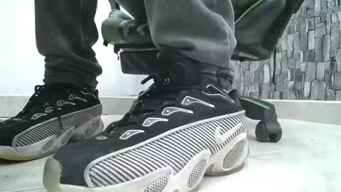 Snapshot of srfindomfeet_ chatting on May 31, 2026, 5:37 am sr master cum its my old account online show from May 31, 2026, 5:37 am