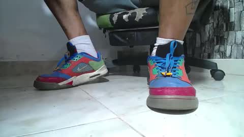 Snapshot of srfindomfeet_ chatting on June 7, 2026, 10:24 pm sr master cum its my old account online show from June 7, 2026, 10:24 pm