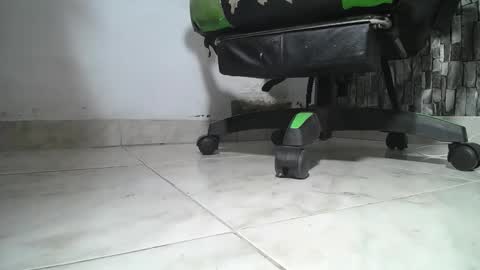 Snapshot of srfindomfeet_ chatting on June 8, 2026, 1:28 am sr master cum its my old account online show from June 8, 2026, 1:28 am