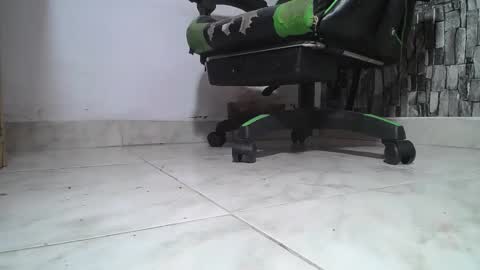 Snapshot of srfindomfeet_ chatting on June 8, 2026, 5:02 pm sr master cum its my old account online show from June 8, 2026, 5:02 pm