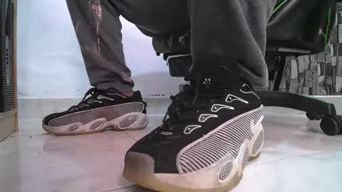 Snapshot of srfindomfeet_ chatting on June 9, 2026, 7:25 pm sr master cum its my old account online show from June 9, 2026, 7:25 pm