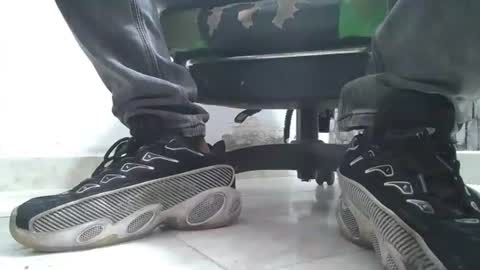 Snapshot of srfindomfeet_ chatting on June 11, 2026, 7:34 pm sr master cum its my old account online show from June 11, 2026, 7:34 pm