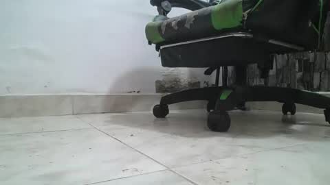 Snapshot of srfindomfeet_ chatting on June 14, 2026, 7:05 pm sr master cum its my old account online show from June 14, 2026, 7:05 pm