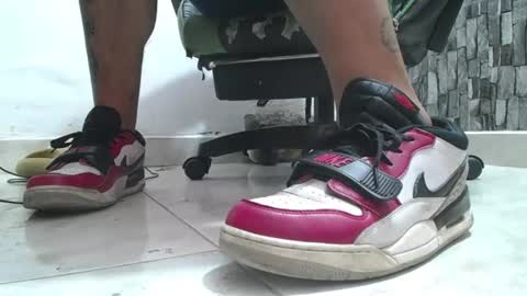 Snapshot of srfindomfeet_ chatting on June 16, 2026, 7:27 pm sr master cum its my old account online show from June 16, 2026, 7:27 pm