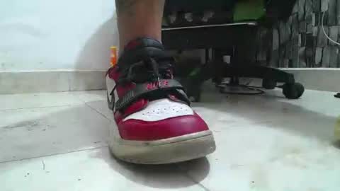 Snapshot of srfindomfeet_ chatting on June 17, 2026, 9:05 pm sr master cum its my old account online show from June 17, 2026, 9:05 pm