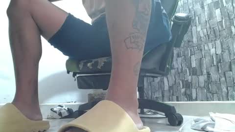 Snapshot of srfindomfeet_ chatting on June 19, 2026, 6:45 pm sr master cum its my old account online show from June 19, 2026, 6:45 pm
