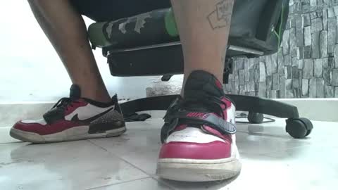 Snapshot of srfindomfeet_ chatting on June 20, 2026, 6:49 am sr master cum its my old account online show from June 20, 2026, 6:49 am