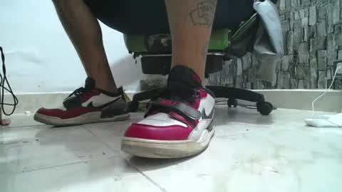 Snapshot of srfindomfeet_ chatting on June 22, 2026, 3:25 am sr master cum its my old account online show from June 22, 2026, 3:25 am