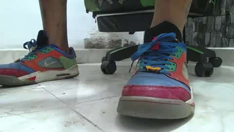 Snapshot of srfindomfeet_ chatting on June 26, 2026, 12:15 am sr master cum its my old account online show from June 26, 2026, 12:15 am
