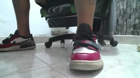 Snapshot of srfindomfeet_ chatting on July 1, 2026, 7:46 pm sr master cum its my old account online show from July 1, 2026, 7:46 pm
