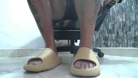 Snapshot of srfindomfeet_ chatting on July 4, 2026, 6:25 pm sr master cum its my old account online show from July 4, 2026, 6:25 pm