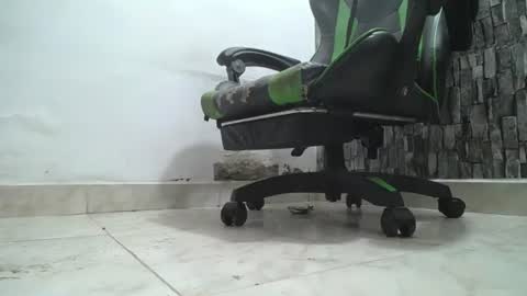 Snapshot of srfindomfeet_ chatting on July 5, 2026, 4:19 am sr master cum its my old account online show from July 5, 2026, 4:19 am
