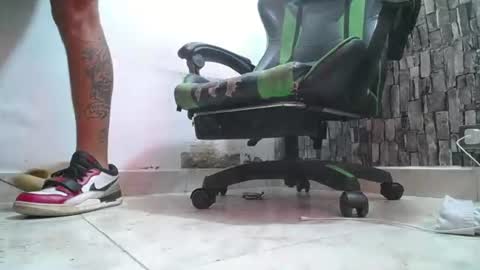 Snapshot of srfindomfeet_ chatting on July 6, 2026, 4:09 pm sr master cum its my old account online show from July 6, 2026, 4:09 pm