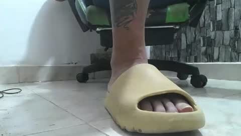 Snapshot of srfindomfeet_ chatting on July 14, 2026, 2:05 am sr master cum its my old account online show from July 14, 2026, 2:05 am