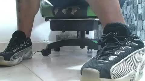 Snapshot of srfindomfeet_ chatting on July 14, 2026, 6:13 pm sr master cum its my old account online show from July 14, 2026, 6:13 pm