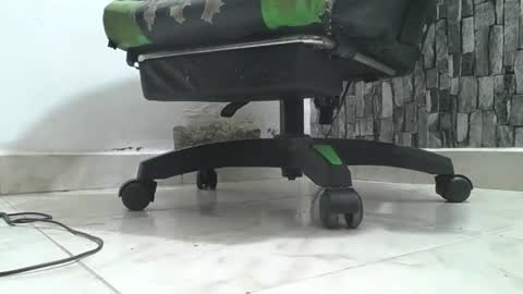 Snapshot of srfindomfeet_ chatting on July 15, 2026, 6:18 am sr master cum its my old account online show from July 15, 2026, 6:18 am