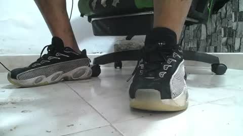 Snapshot of srfindomfeet_ chatting on July 16, 2026, 8:04 pm sr master cum its my old account online show from July 16, 2026, 8:04 pm