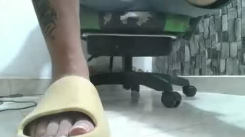 Snapshot of srfindomfeet_ chatting on July 17, 2026, 8:57 pm sr master cum its my old account online show from July 17, 2026, 8:57 pm