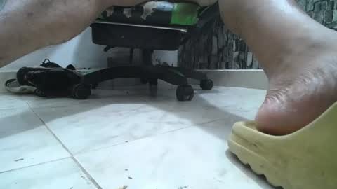 Snapshot of srfindomfeet_ chatting on July 19, 2026, 9:13 am sr master cum its my old account online show from July 19, 2026, 9:13 am