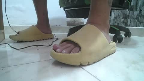 Snapshot of srfindomfeet_ chatting on July 28, 2026, 8:12 pm sr master cum its my old account online show from July 28, 2026, 8:12 pm